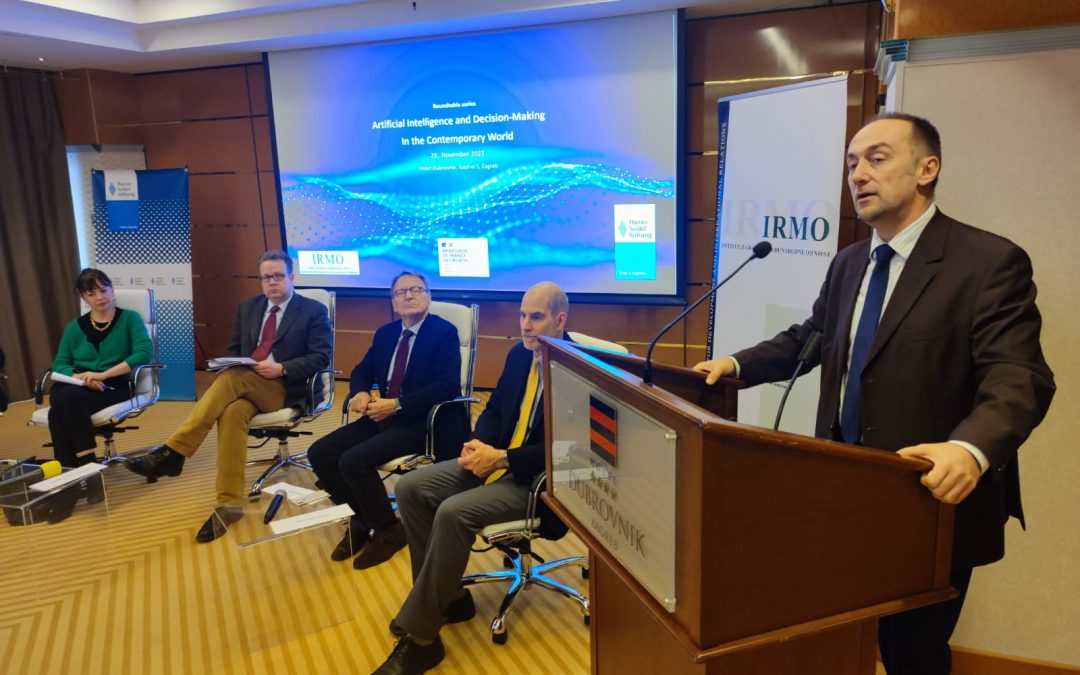 Round table ,Artificial Intelligence and Decision-Making in the Contemporary World′ held